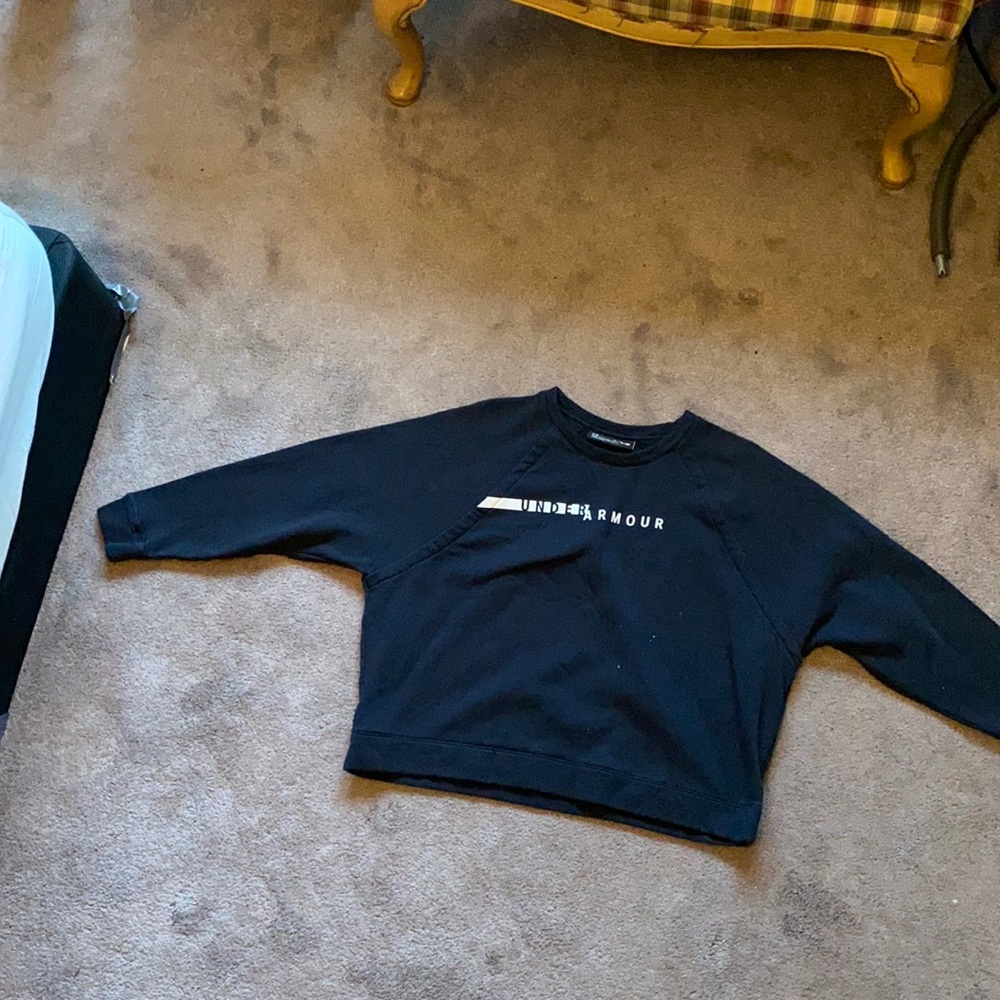 XL black under armour long sleeve cropped hoodless sweatshirt (bleach stains)